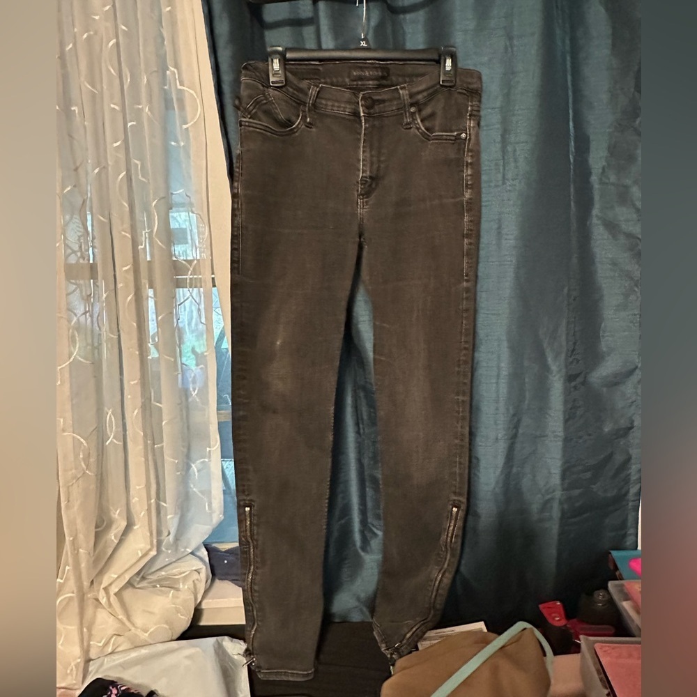Rock & Republic Women's Black Skinny Jeans with Ankle Zips